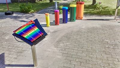 farverige sambatrmmer og farverig xylofon, Musikhaven