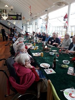 fru hyacinth julehygge med beboere og frivillige i cafeen, Tolleruphøj